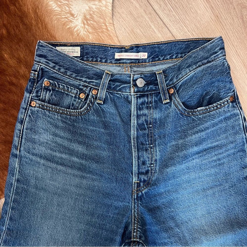Levi's Ribcage Straight Ankle Jeans - Picture 3 of 8